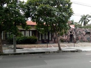 HITUNG TANAH, MURAH Bangunan Ex Food & Beverage PUSAT KOTA STRATEGIS