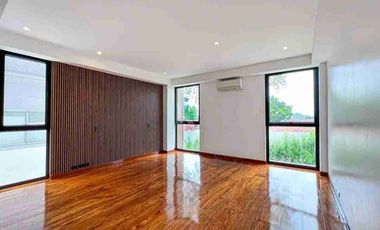 Brand New House White Plain 179m LA: 406 FA: 500sqm + 200sqm roofdeck