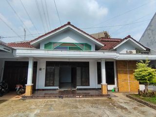 Investasi Tepat! Rumah Strategis 2 Lantai di Pekalongan, Depan Jalan Utama