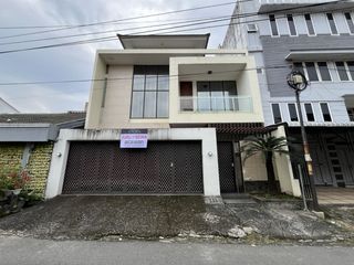 Villa di Jalan Cempaka ( Multatuli )