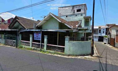Batu Malang. Rumah tengah kota jln dewi sartika