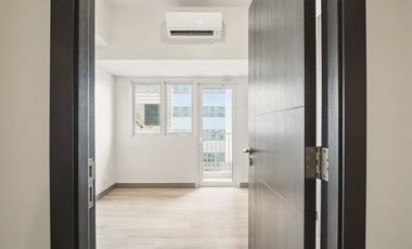 RFO Furnished 1BR with Balcony FOR SALE at Park McKinley West Taguig
