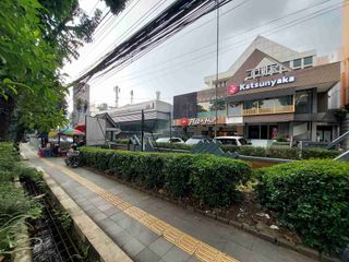 Kantor dan Kafe Pinggir jalan raya Pajajaran hadap 2 Muka