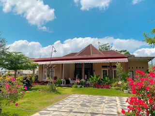 House for rent with spacious yard in Meninting, Batu Layar