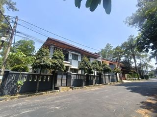 Jual Rumah LUAS harga MURAH di bawah PASARAN posisi Hook di Gegerkalong Setiabudi Bandung Utara