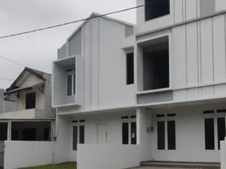 j rumah siap huni samping jalan di percetakan negara bisa kpr