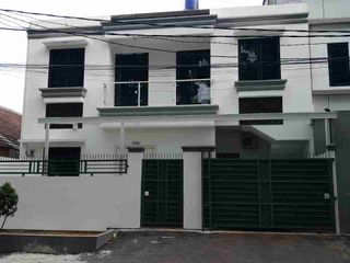DI JUAL RUMAH 2 LANTAI BAGUS NAN CANTIK STRATEGIS DEKAT RS YARSI JAKARTA PUSAT