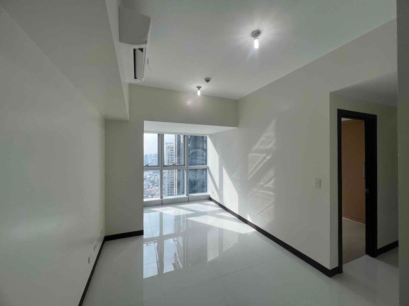 Uptown Parksuites Tower 1, 8th Avenue, Makati, Kalakhang Maynila, Pilipinas