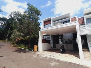 Dijual Rumah Mewah dengan Swimming Pool di Citra Green Dago Full Furnish