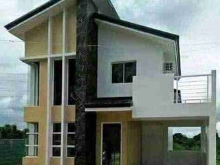 For Sale Ready for Occupancy unit, 3 to 4 Bedrooms , 3T&B, near Unitop, 10 minutes away from SM, neaar St Paul, Accessible to CALAX, Villar City .