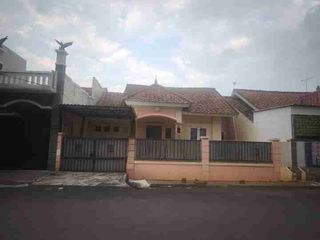 Rumah Luas Row Jalan Lebar di Harapan Indah Bekasi