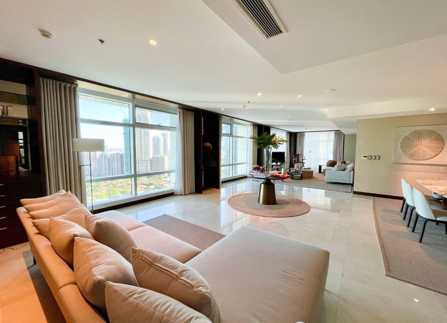 3BR Unit For Sale - Two Roxas Triangle | Lamudi.com.ph
