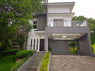 【RUSH 27M⇒20M】 4 Bedrooms House and lot for sale in Casa Francisco Tagaytay City Cavite