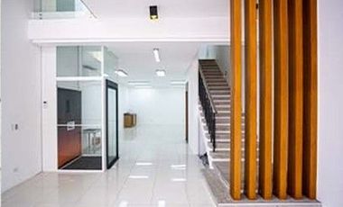 4 STOREY COMMERCIAL BUILDING FOR SALE