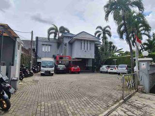 JUAL CEPAT GEDUNG KANTOR PINGGIR JALAN DEKAT HALTE BUSWAY SIAP PAKAI