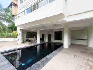 House for rent in Cebu City, Ma. Luisa Subdv. multi-level with scenic view
