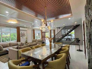 House  with Pool for Sale in Tagaytay