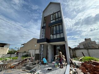 Dijual murah rumah modern 3.5 lantai scandinavian di Jakarta Selatan