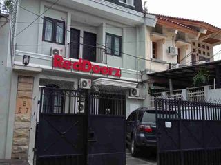 Jual MURAH Rumah Hotel RedDoorz Dekat Mall Gandaria City Lt141m2 Jalan Yado 5 Gandaria Utara Kebayoran Baru Jakarta Selatan Bawah Harga Pasar