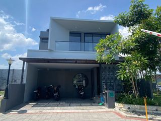 Dijual Rumah mewah Lokasi Stategis free furnished Dekat UGM