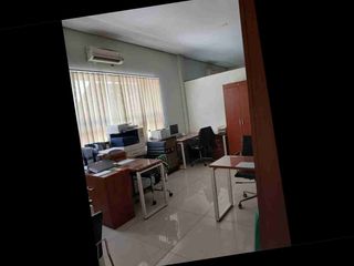 Disewakan Gedung 3 lt 18,5 x 47 m2 di jl Raya Tanjung Barat Jaksel Lt 876 m2 lb 629 m2 ada ruang meeting & mess
