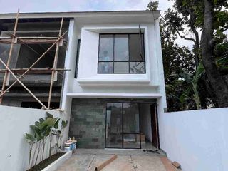 RUMAH MEWAH 2 LANTAI BEBAS BANJIR 2 CARPOT TERMURAH! AKSES MUDAH
