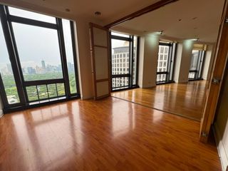 RUSH SALE Essensa Penthouse Unit Lawton Tower BGC