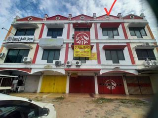 ruko. jln. raya. super. strategis.   bnyak. penyewa. siap. kontrak.     dijual.  hrg. super. terjangkau. satu2 nya.    termurah. lokasi. bgs.  hrg. bagusss. nego. sd jadi. serius.  wa. call.  saja.