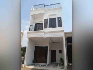 Di Jual Rumah Murah Modern + Rooftop. Nyaman dan Sangat Strategis di Jagakarsa.