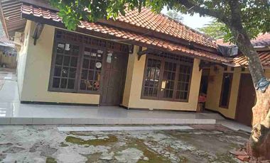 Rumah + kontrakan 8 Pintu, Dikota, Lt. 667 m, Dari Pintu Tol Sadang Jarak 600 m. Purwakarta.