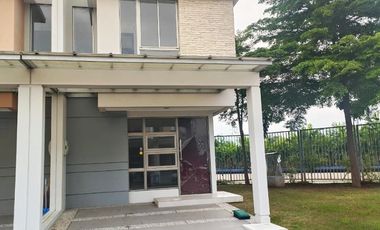 Rumah Cluster Scarlet PIK2 4,5x10 Hoek 2KT Siap AJB Samping Taman