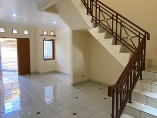 SIAP HUNI!! Sewa Rumah Taman Palem Lestari 2 Lantai Luas 90m2