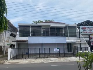 DISEWAKAN GEDUNG SUPER STRATEGIS 2 LANTAI PUSAT KOTA JEMBER