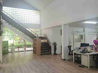 Gedung Kantor di Prapanca Raya, Kebayoran Baru, Jakarta Selatan