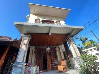 Dijual Cepat Rumah Lantai 2 Style Bali & Sangat Dekat dengan Jalan Induk Gunung Agung Denpasar Barat