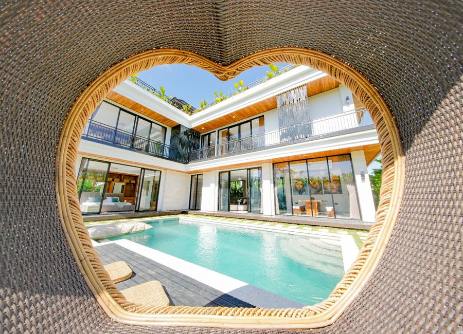 Freehold - Ubud Hideaway Rooftop Garden Villa with Stunning Mount Agung ...