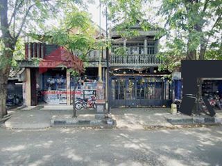Rumah Vintage Posisi Hook Lokasi Strategis Dekat Rampal & Stasiun Kota