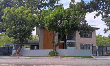 Manila Southwoods House by Golf Course For Sale