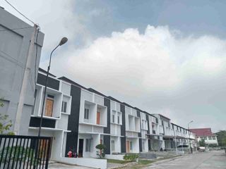 Rumah 2 lantai di Jalan Riau