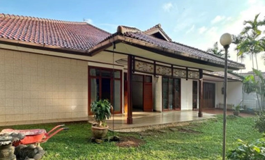 Rumah Klasik Megah 1300m 5+2KT SHM Siap Huni Di Kemang Jaksel