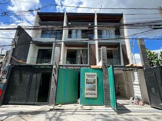 New Zañiga Mandaluyong 3 Storey Townhouse w/ Roofdeck For Sale 4 Bedroom including Split Type Aircon and CCTV-JV2