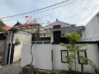 DIJUAL rumah lokasi Jl Gunung Athena Padang Sumbu Kelod dekat Seminyak Kuta Bali
