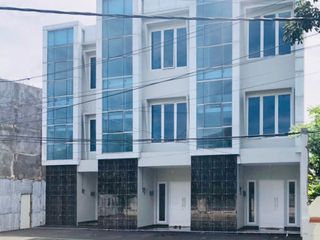 Ruko Bisa Untuk Kantor 3,5 Lantai Lokasi Strategis di Pejaten