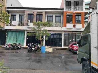 Ruko Strategis Bagus 2 lantai Ubud village Ciledug Tangerang