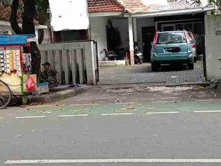 Beli Tanah LT 318 m Bonus Rumah di Setiabudi Best Price in Area