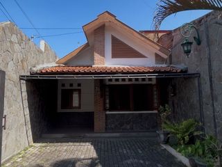RUMAH DIJUAL DI SOLO DEKAT PLAZA SINGOSAREN PASAR KEMBANG