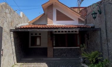 RUMAH DIJUAL DI SOLO DEKAT PLAZA SINGOSAREN PASAR KEMBANG
