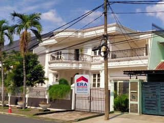 Rumah mewah 2 lantai harga murah di jalan utama Pondok Indah Jaksel