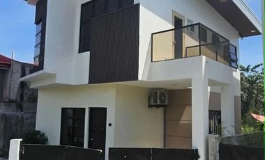 𝐅𝐎𝐑 𝐒𝐀𝐋𝐄 | Single-Detached House in Minglanilla, Cebu Discover modern living in this beautifully designed 2-storey single-detached home l
