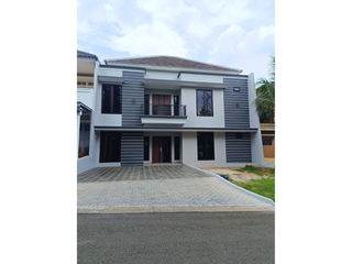 Rumah Modern 400 m² Luas Tanah 300 m² – Dalam Cluster Premium Kota Wisata 370B